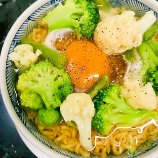 アレンジチキンラーメン●冷凍野菜＆おとしたまご